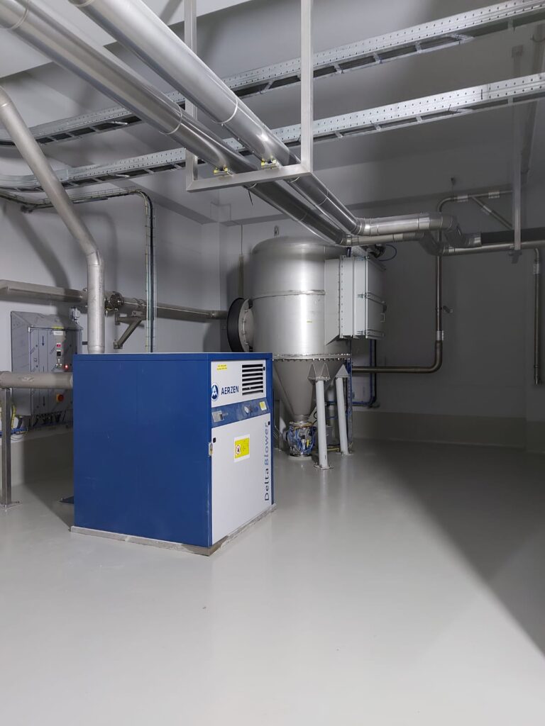 Stationäre Staubsauganlage in ATEX Ausführung in einer Stärkefabrik zur industriellen Staubabsaugung