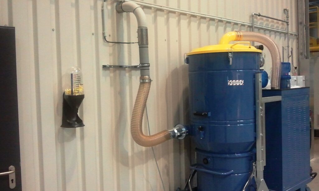 Mobiler Industriesauger von Dietrich Industrietechnik für industrielle Staub- und Materialabsaugung